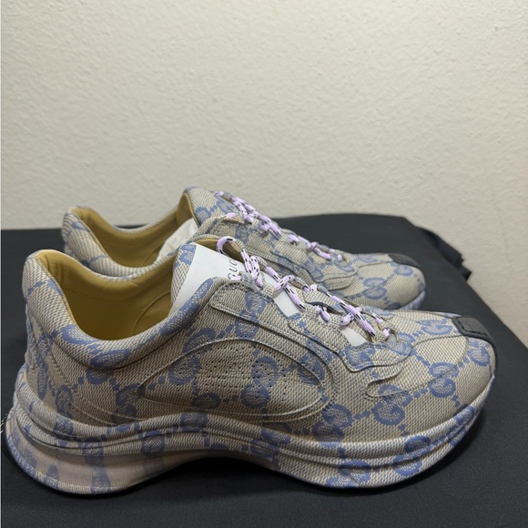 Gucci Men Run Sneakers - Picture 4 of 7